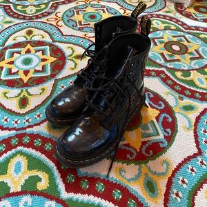 Black patent leather Dr. Martens, W9